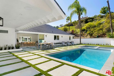 Photo of 4405 Estrondo Drive, Encino, CA 91436 (MLS # 26660859)