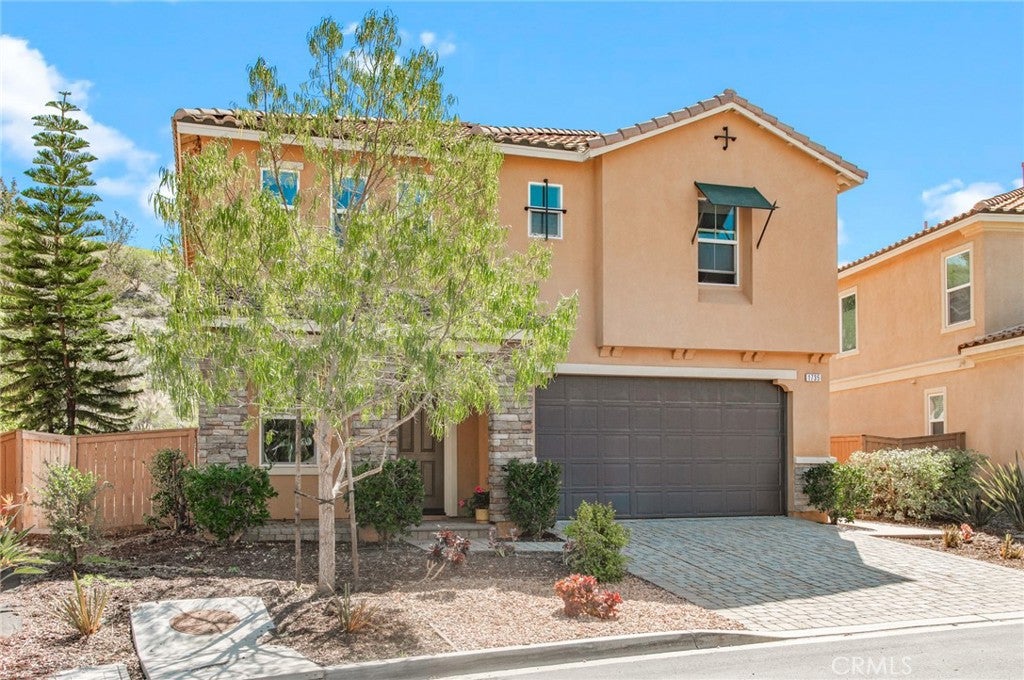 1735 Avenida Regina
