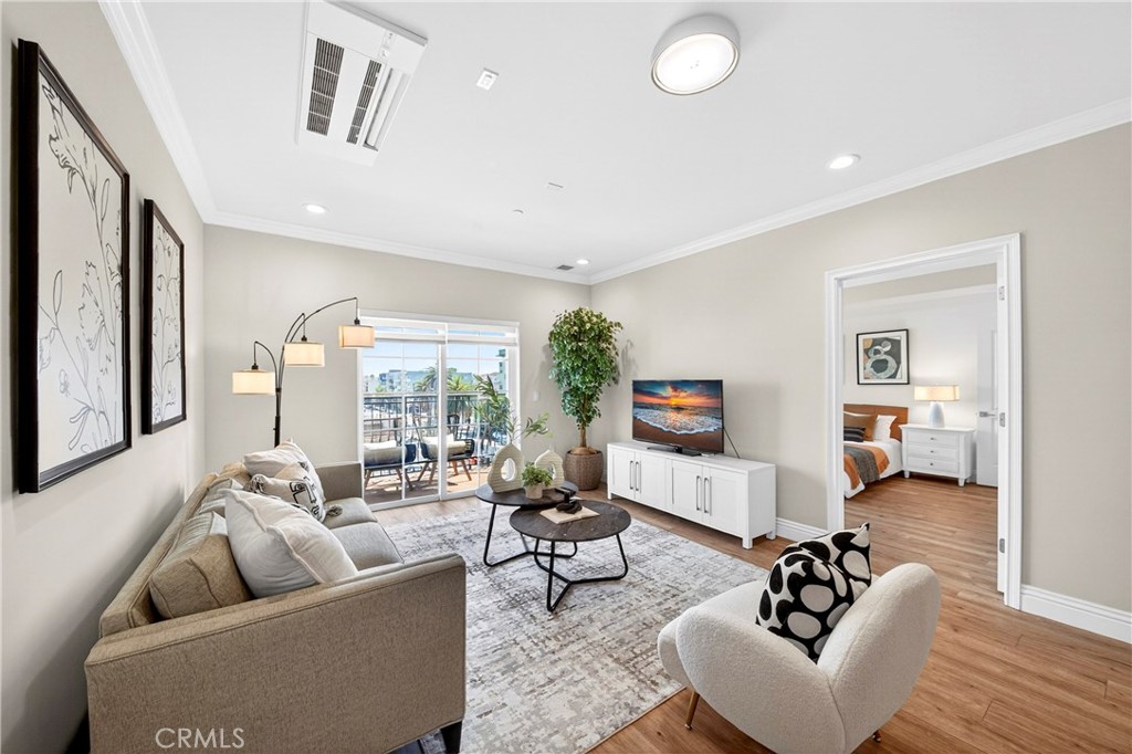 944 S Serrano Avenue 306
