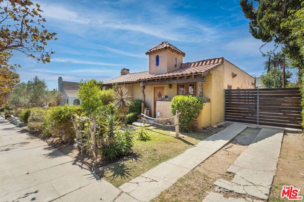 1309 Carmona Avenue