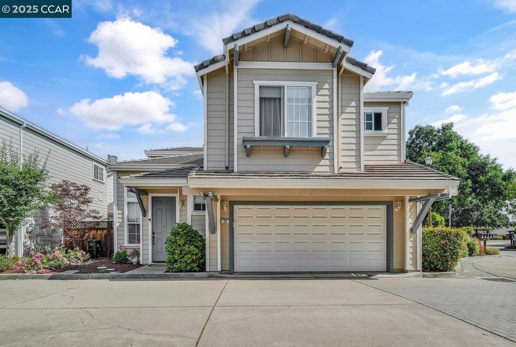 VILLAGE SQUARE - Residential