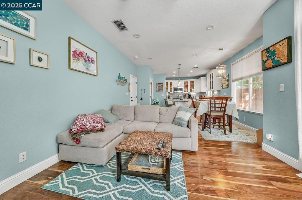 VILLAGE SQUARE - Residential