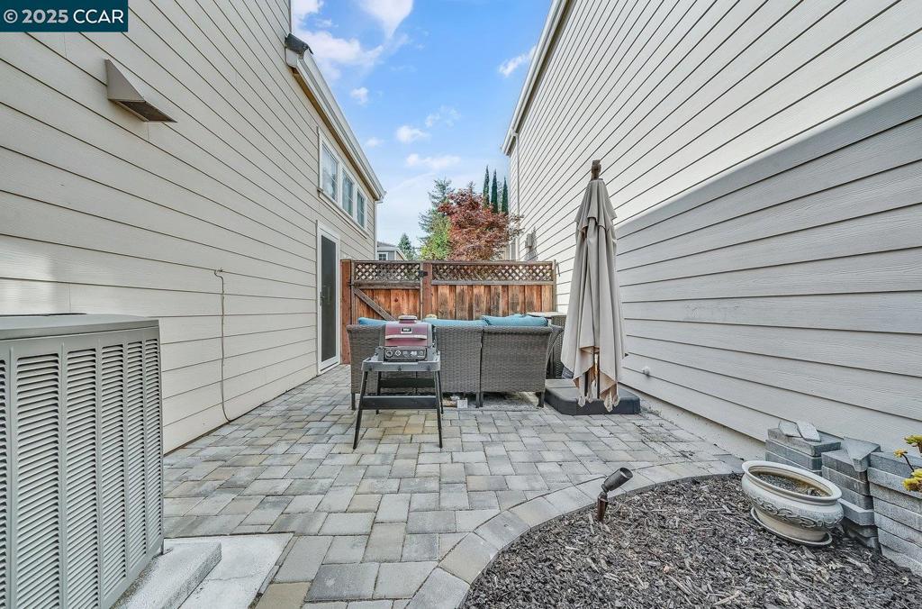 VILLAGE SQUARE - Residential