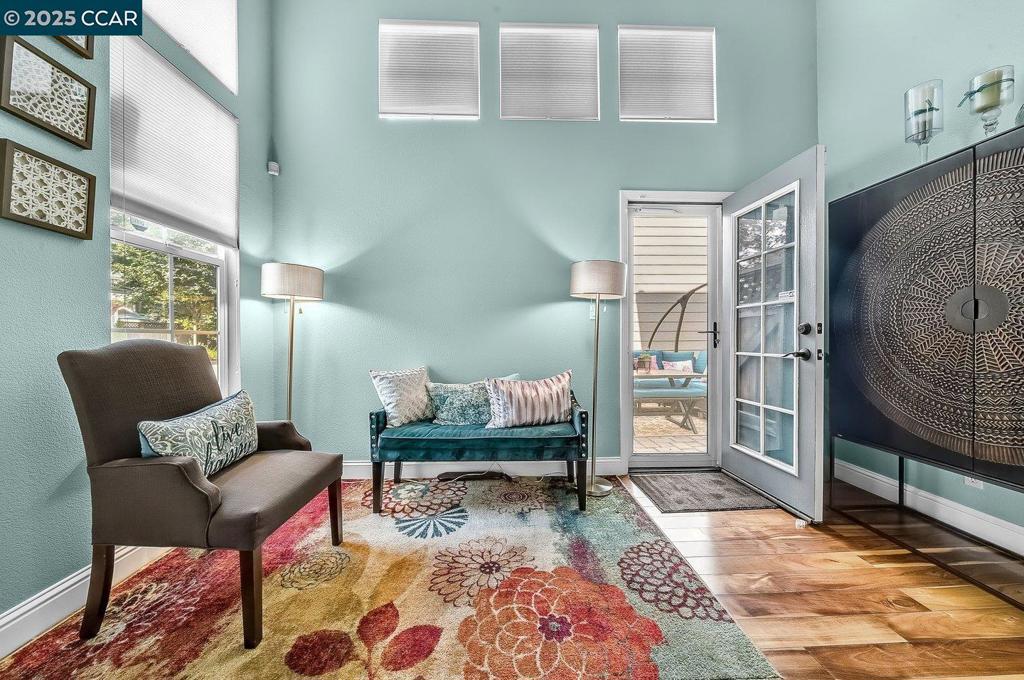 VILLAGE SQUARE - Residential