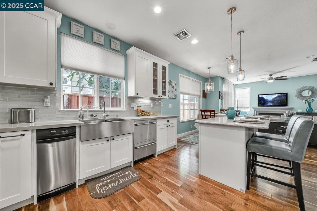 VILLAGE SQUARE - Residential