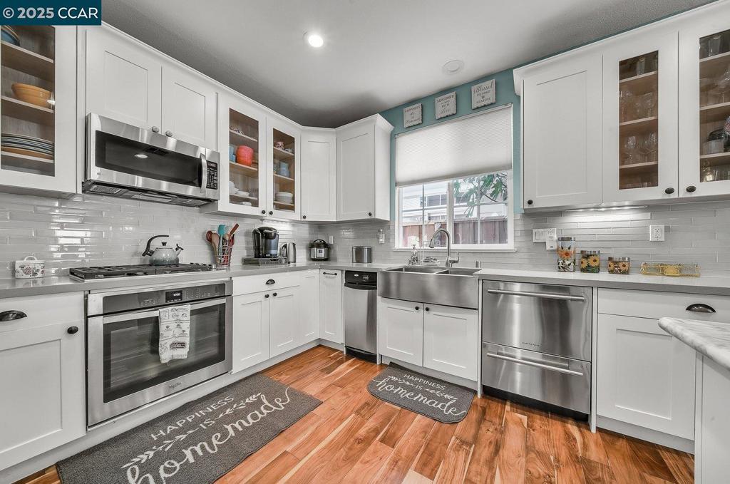 VILLAGE SQUARE - Residential