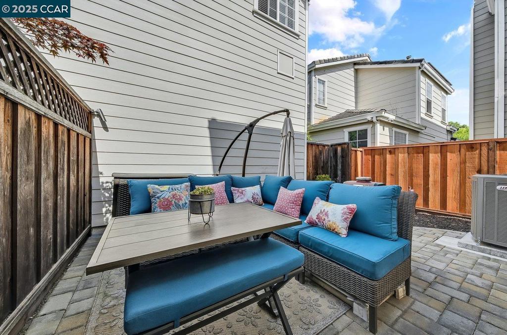 VILLAGE SQUARE - Residential