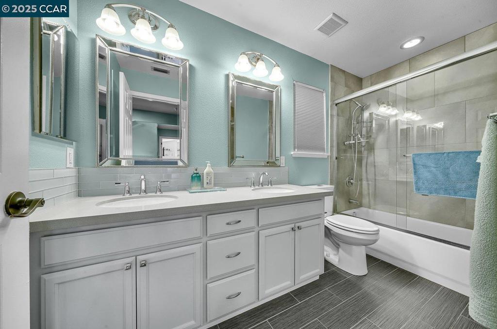 VILLAGE SQUARE - Residential