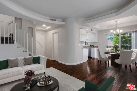 Photo of 10627 MOORPARK Street #9, North Hollywood, CA 91602 (MLS # 26657657)