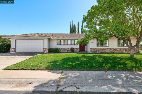 Photo of 84 Trent Dr Dr, Galt, CA 95632 (MLS # 41129993)