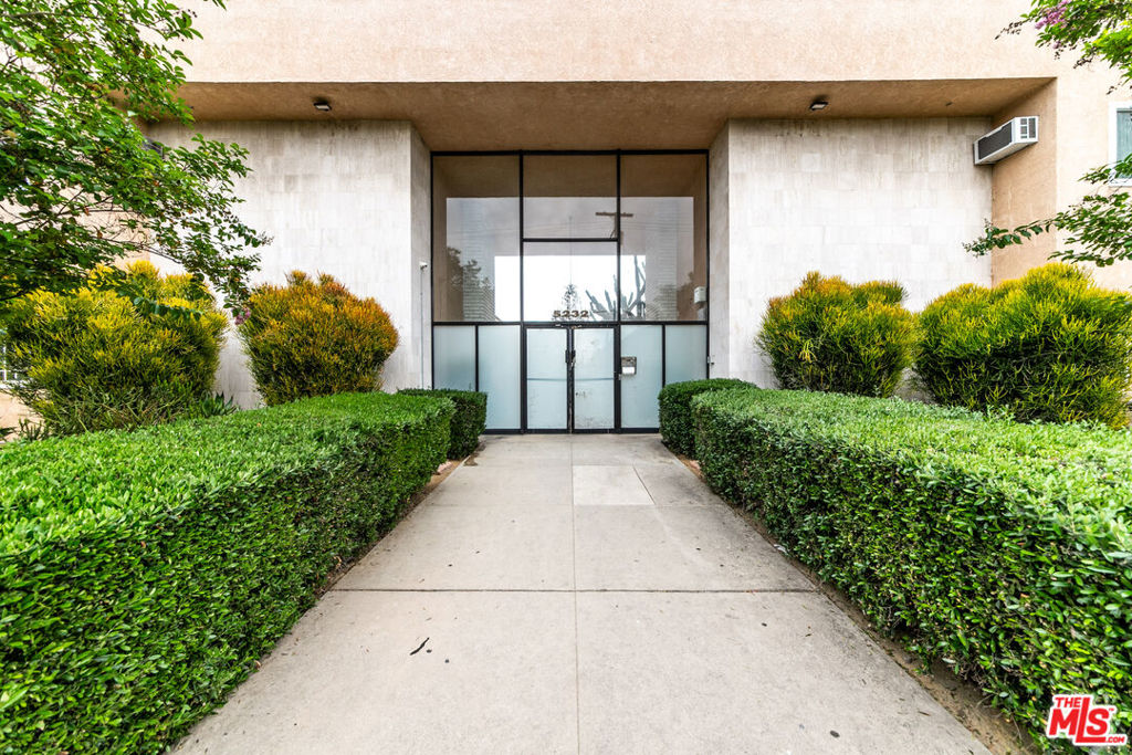 5232 Corteen Place 25