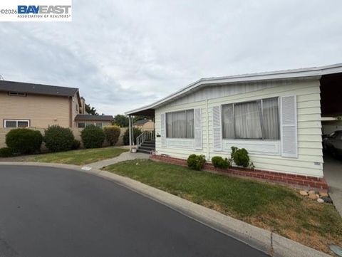 Photo of 29266 Nantucket Way, Hayward, CA 94544 (MLS # 41129158)