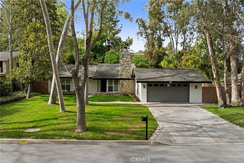 Photo of 25 Encanto Drive, Rolling Hills Estates, CA 90274 (MLS # SB26042040)
