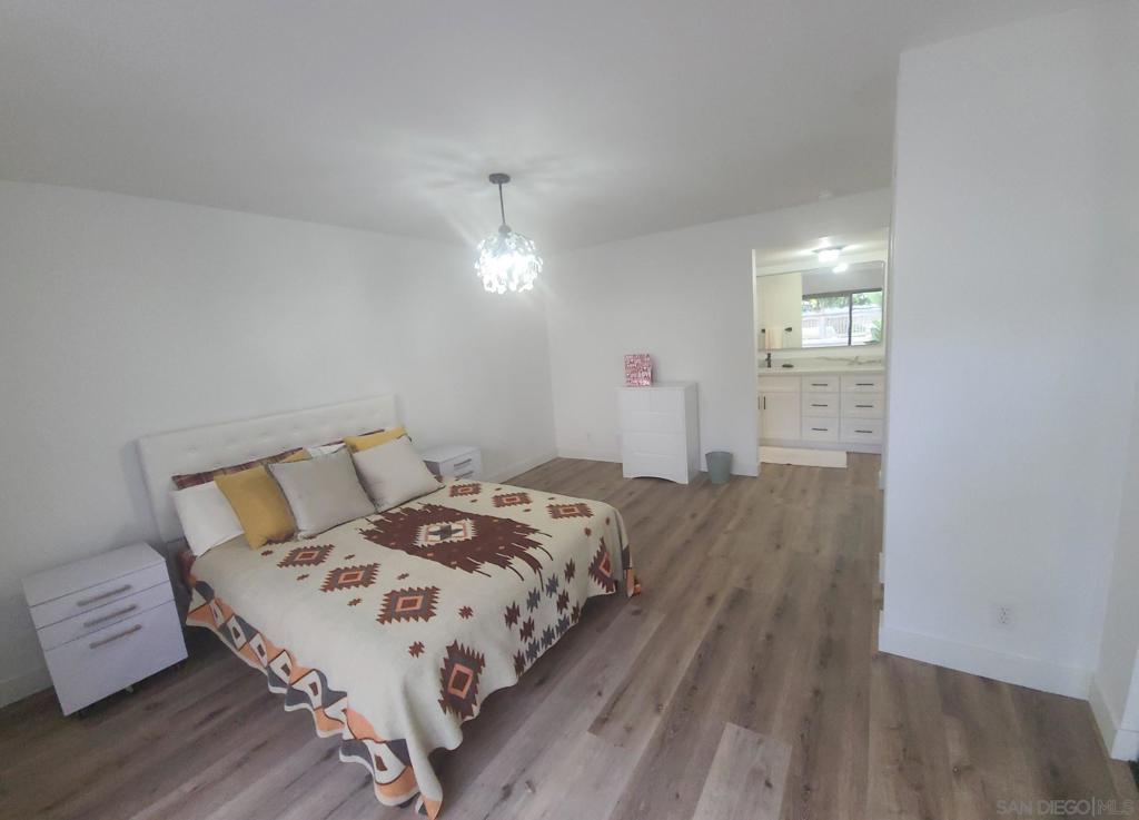 546 VIA DE LA VALLE F