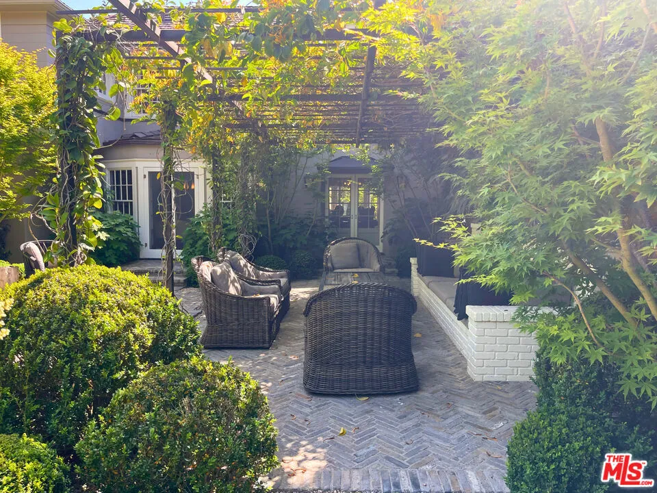 Santa Monica, California 90402, United States, 4 Bedrooms Bedrooms, ,4 BathroomsBathrooms,Residential,Active,143145