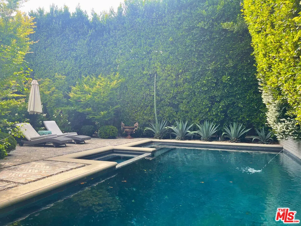 Santa Monica, California 90402, United States, 4 Bedrooms Bedrooms, ,4 BathroomsBathrooms,Residential,Active,143145