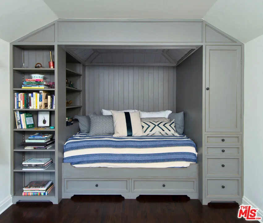 Santa Monica, California 90402, United States, 4 Bedrooms Bedrooms, ,4 BathroomsBathrooms,Residential,Active,143145