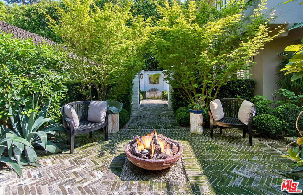 Santa Monica, California 90402, United States, 4 Bedrooms Bedrooms, ,4 BathroomsBathrooms,Residential,Active,143145