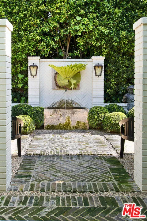 Santa Monica, California 90402, United States, 4 Bedrooms Bedrooms, ,4 BathroomsBathrooms,Residential,Active,143145