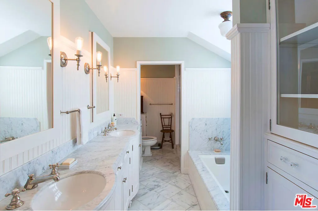 Santa Monica, California 90402, United States, 4 Bedrooms Bedrooms, ,4 BathroomsBathrooms,Residential,Active,143145