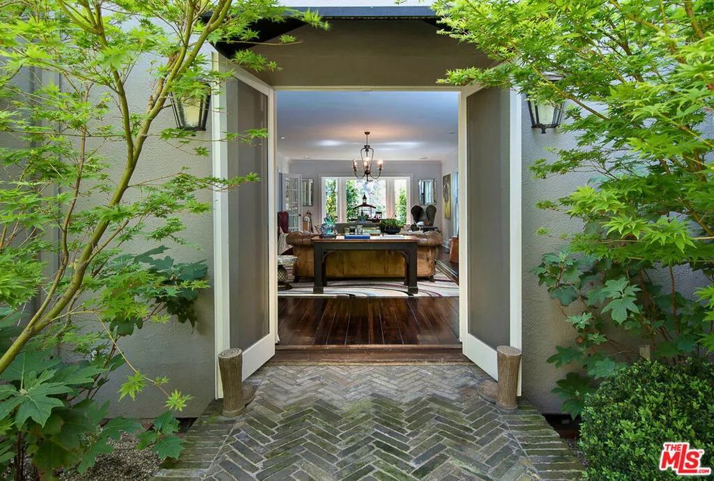 Santa Monica, California 90402, United States, 4 Bedrooms Bedrooms, ,4 BathroomsBathrooms,Residential,Active,143145