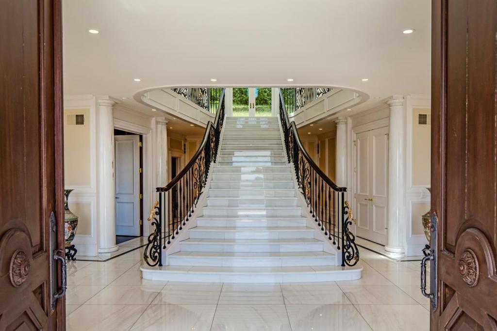 490 Las Pulgas Drive