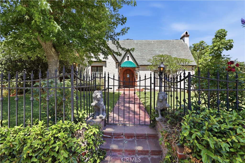 4579 University