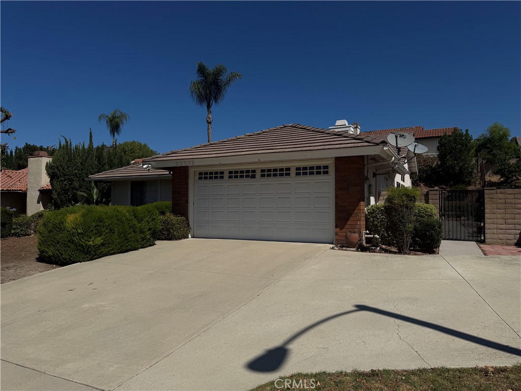 LOCATION, LOCATION AND LOCATION! The property is located in well sought after tranquail neigborwood of city of Walnt, walking distance to Blue -Ribbon Westhoff Elementary. Convenient to Mt. SAC, Suzanne Middle School and award winning Walnut high school. Easy access to shopping, restaurants, freeways and public transit.
This 4 bedroom( orininally a 3-bed layout) and 2 full bath single story house is built in 1985, interior contains about 1669 sqft, and lot is about 8485 sqft., 2 car garage attached. Bright and open with dual front entries.
Must see to appreciate!!!
Refrigerator, washer and dryer included.