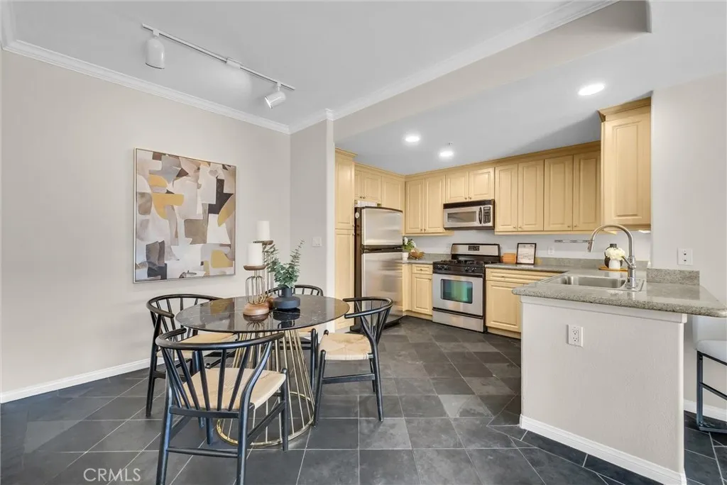 Irvine, California 92612, United States, 2 Bedrooms Bedrooms, ,2 BathroomsBathrooms,Residential,Active,252296