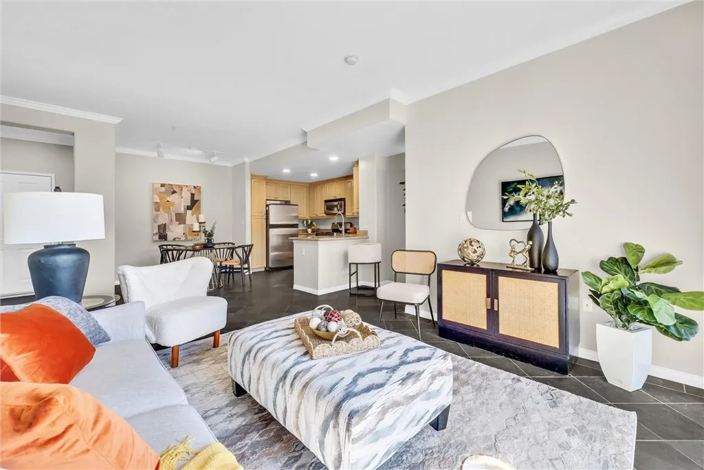 Irvine, California 92612, United States, 2 Bedrooms Bedrooms, ,2 BathroomsBathrooms,Residential,Active,252296