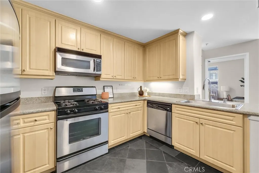 Irvine, California 92612, United States, 2 Bedrooms Bedrooms, ,2 BathroomsBathrooms,Residential,Active,252296