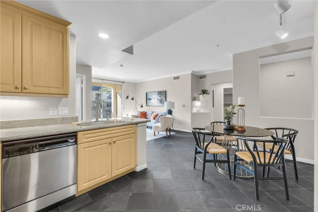 Irvine, California 92612, United States, 2 Bedrooms Bedrooms, ,2 BathroomsBathrooms,Residential,Active,252296