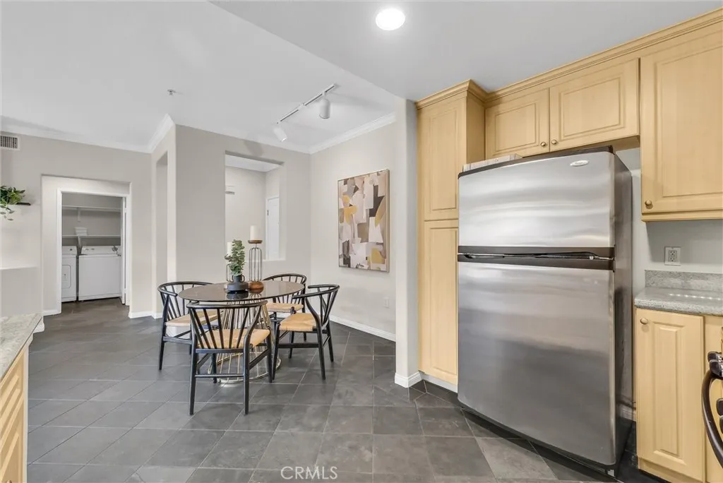 Irvine, California 92612, United States, 2 Bedrooms Bedrooms, ,2 BathroomsBathrooms,Residential,Active,252296