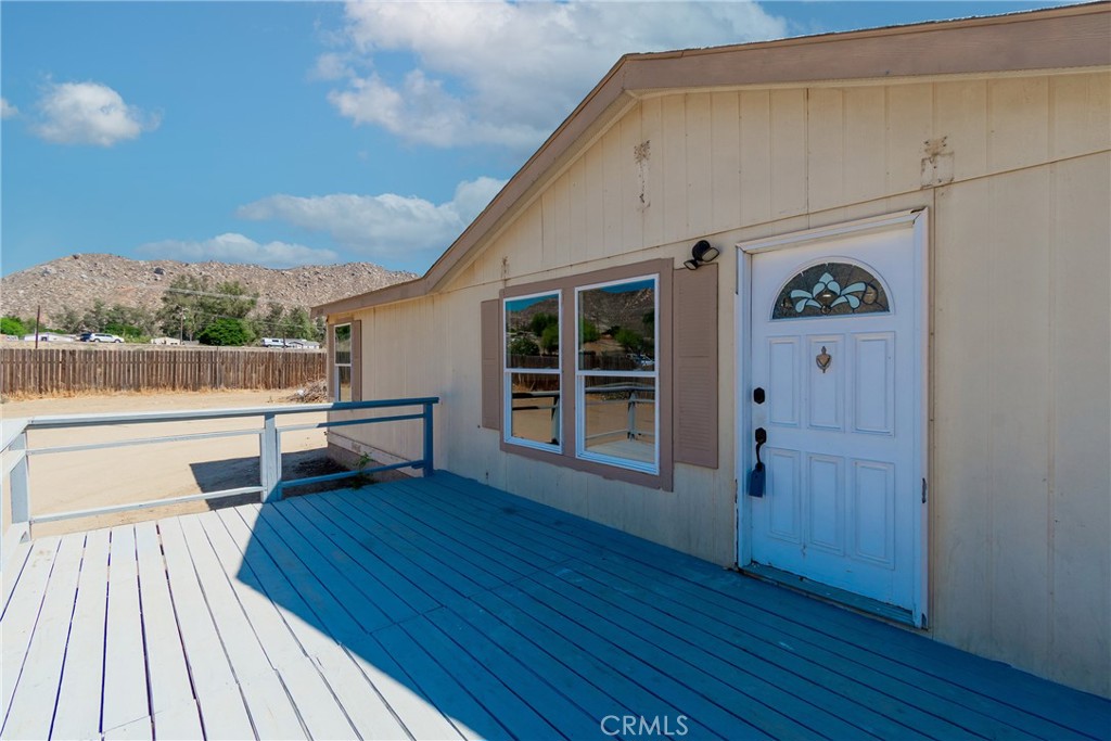 Come see this beautiful one story, 4 bed 2 bath home. Cozy electric fireplace in the living room. Recently renovated, huge lot for your trailers, toys, and more!!!