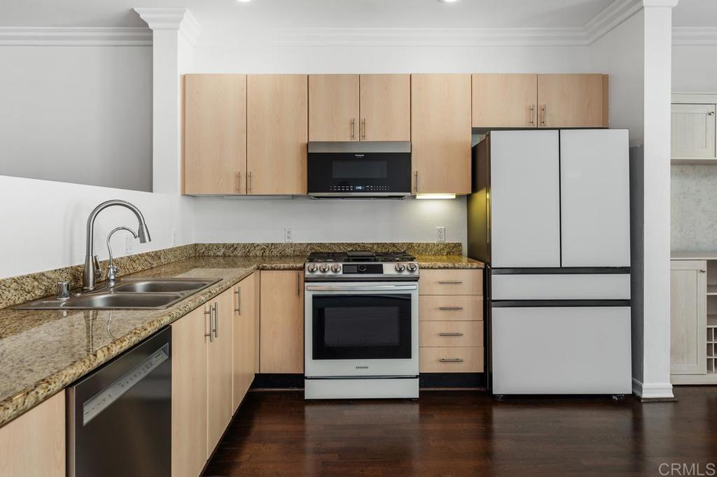 Welcome to Union Square in the heart of Downtown San Diego! This bright and open 1-bedroom, 1-bath condo offers modern urban living just steps from Petco Park, the Gaslamp Quarter, and all the dining, shopping, and entertainment the city has to offer. Freshly painted throughout the interior, the home features an open-concept layout with a well-appointed kitchen, updated appliances, spacious living area, and large windows that bring in natural light. Enjoy community amenities including a fitness center, clubhouse, and secure underground parking. Perfect for a first home, weekend retreat, or investment property, this unit puts you right in the center of it all!