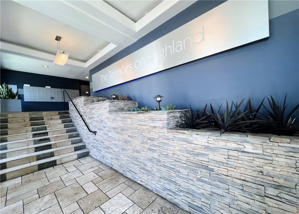 1940 N Highland Avenue 25