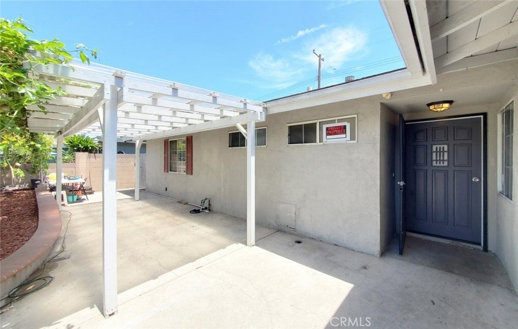 1217 S HURON