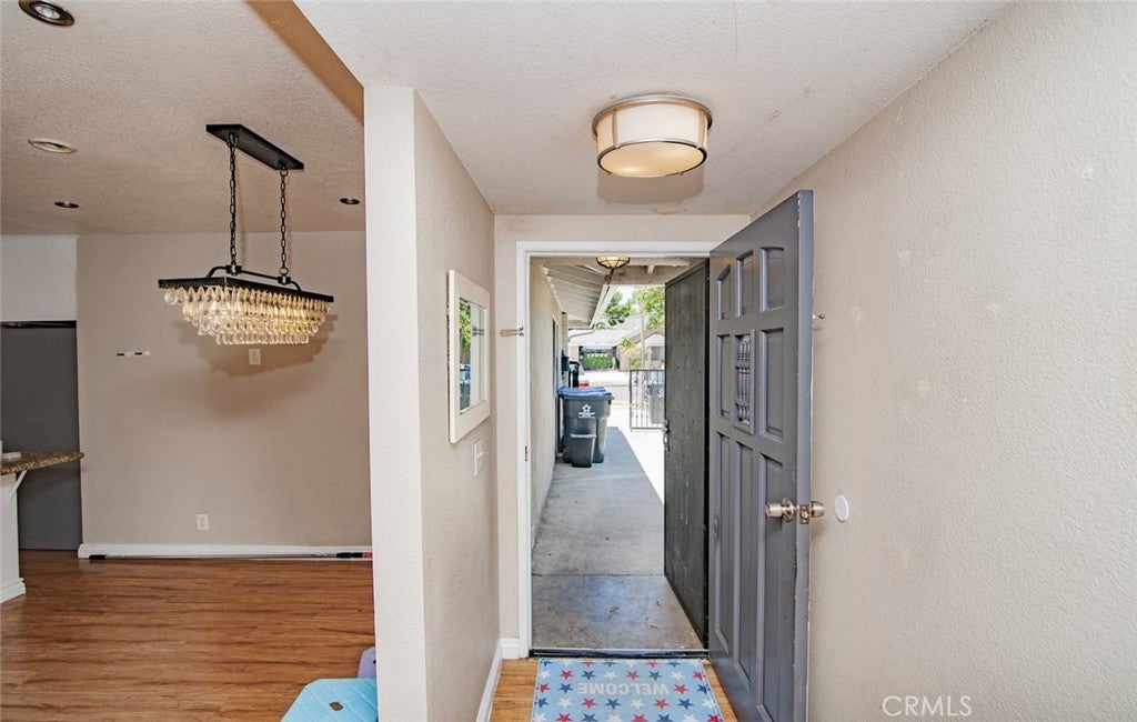 1217 S HURON