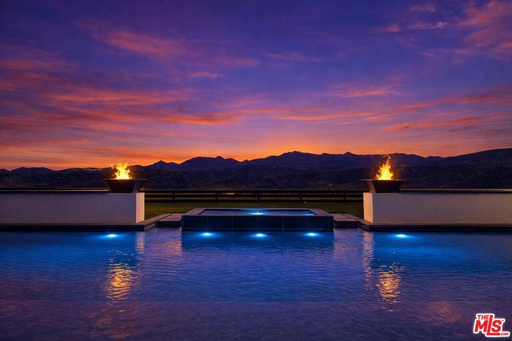 Photo of 12509 N Saddle Court, Porter Ranch, CA 91326 (MLS # 26668831)