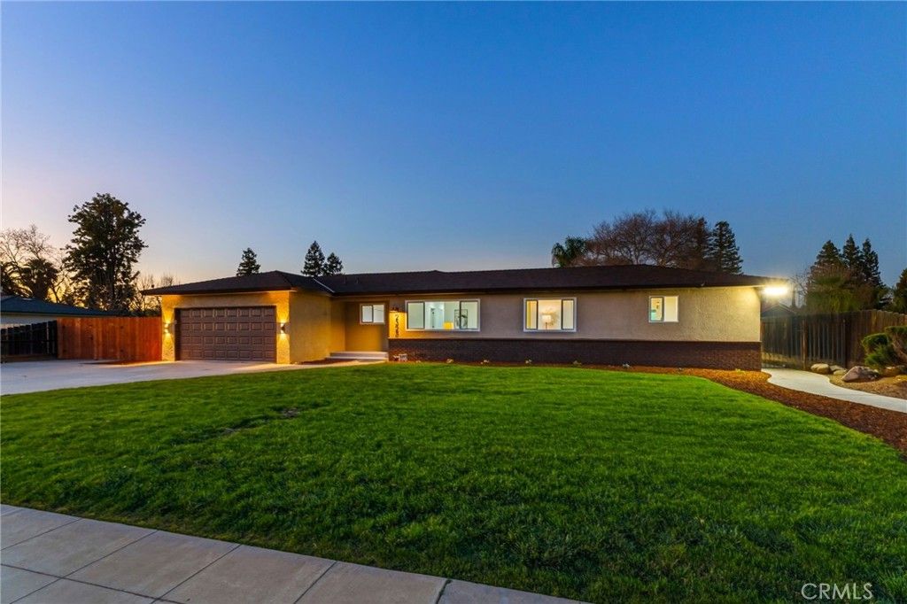 Photo of 2325 Sierra Avenue, Clovis, CA 93611 (MLS # FR26046268)