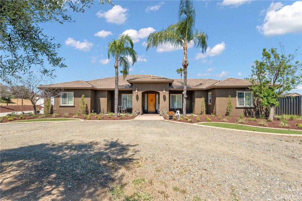 Photo of 30260 Los Alamos Road, Murrieta, CA 92563 (MLS # SW26083382)