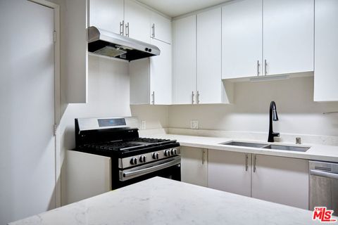 Photo of 1242 9th St #2A, Santa Monica, CA 90401 (MLS # 26651317)