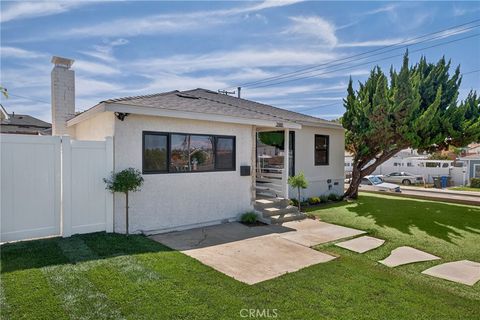 Tiny photo for 2861 Pinckard Avenue, Redondo Beach, CA 90278 (MLS # SB25225295)