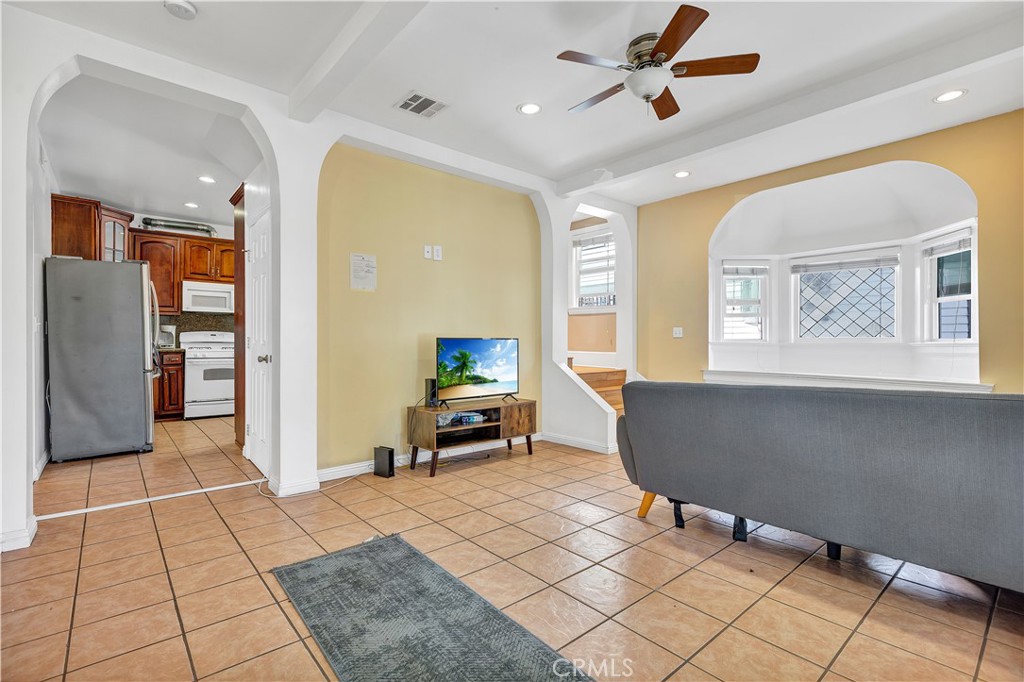 2641 S Catalina Street