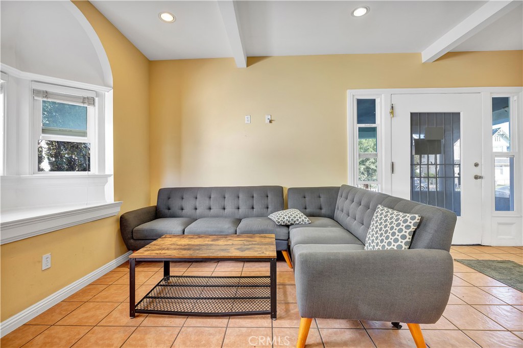 2641 S Catalina Street