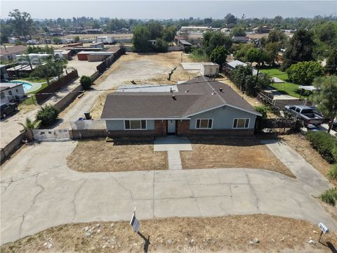 Photo of 3096 N Macy St, San Bernardino, CA 92407 (MLS # CV26000686)