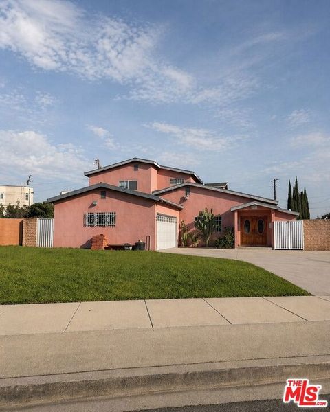 Photo of 11128 Valjean Avenue, Granada Hills, CA 91344 (MLS # 26730845)