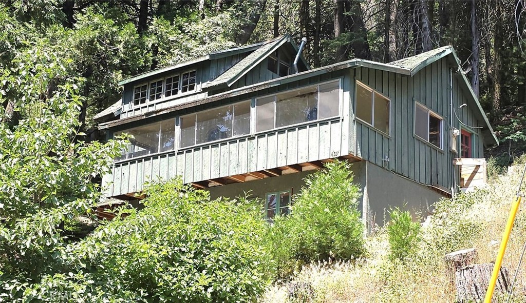 Contractors / Investors Special! This is a fixer and is being sold in As-Is condition. Seller has installed new septic and did a lot of work on foundation. Now someone else needs to keep project moving to realize all the potential this property offers the new owners. Located behind the gates of desirable Blue Jay Canyon, close to restaurants and shopping in both Blue Jay and the Lake Arrowhead Village. Cash offers only due to property condition.