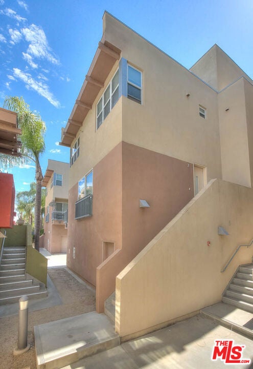 302 E 19th Street