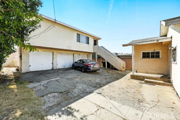 11156 S Grevillea Avenue